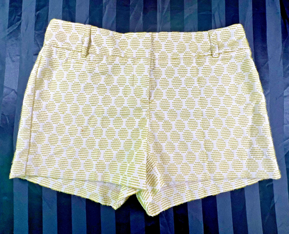 Ann Taylor Loft Chino Shorts in Chartreuse Polka Dot (Size 4P / Petite)